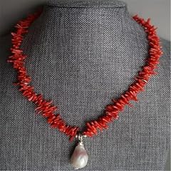 Collana con ciondolo usato  Spedito ovunque in Italia 