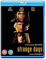Strange days edizione d'occasion  Livré partout en France