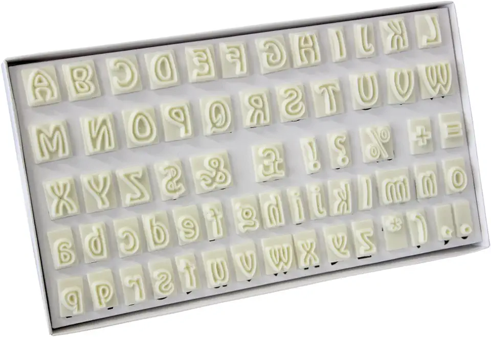 PME 106M001 JEM alfabet-uitsteker voor het decoreren van suikerwerk en cake, assortiment, 64-delig, kunststof, ivoor, 2 x 2 x 2 cm tweedehands  