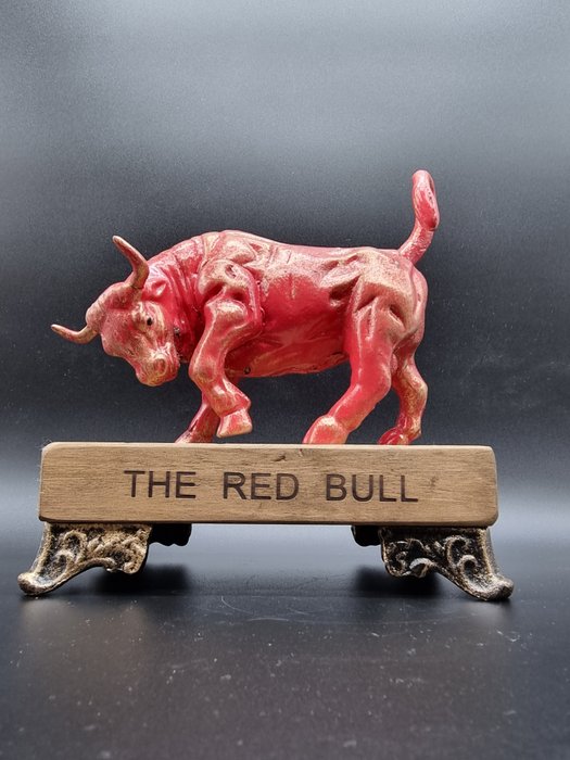 Statue red bull usato  