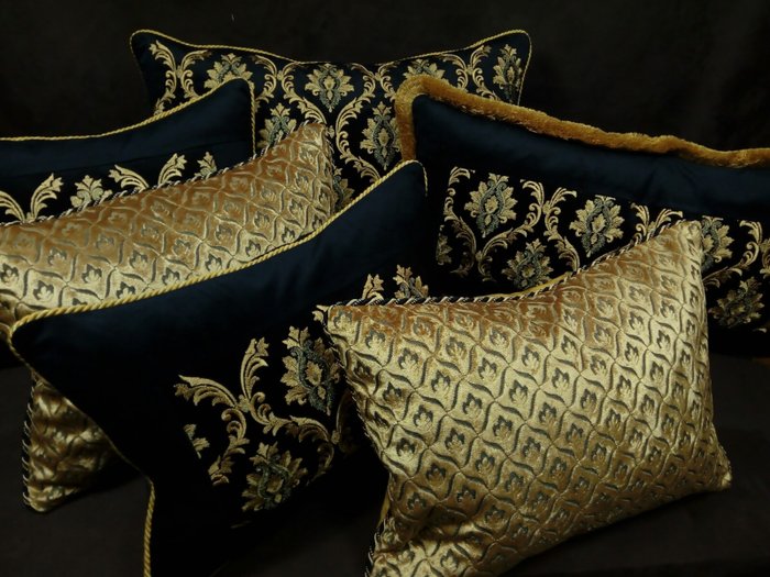 Pillow set damask for sale  