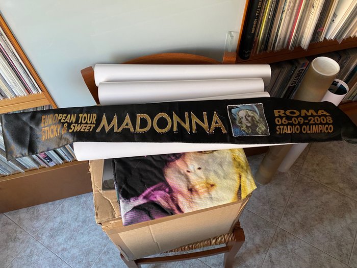 Madonna memorabilia lot d'occasion  