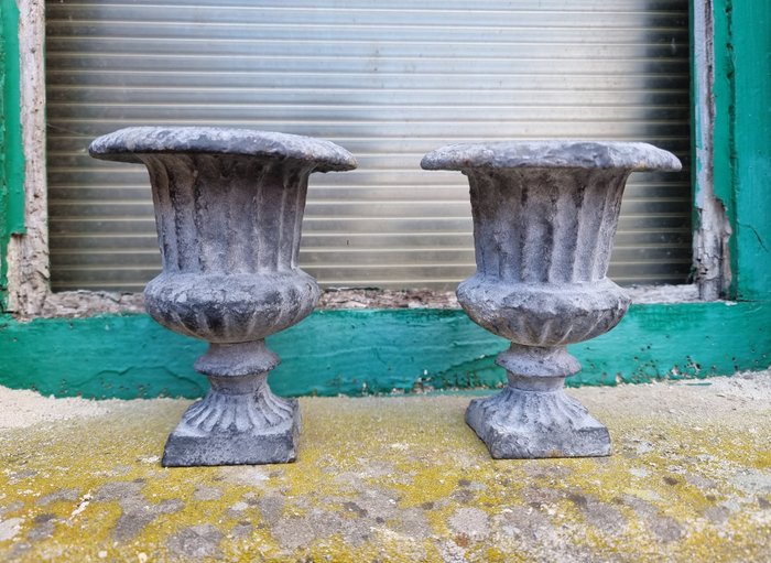 vasi di fiori (2) - Ferro (ghisa/battuto) Oggetti decorativi Ornamenti architettonici usato  