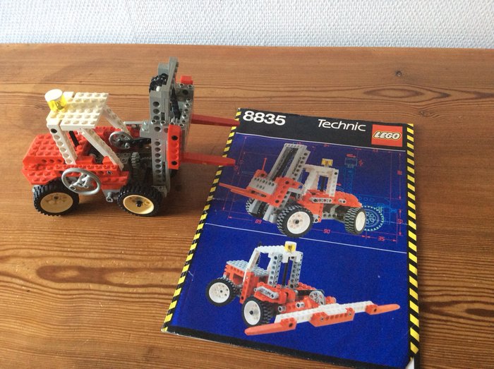 Lego - 8835 - Carrello elevatore Lego technic - 1980-1989 - Danimarca LEGO e giocattoli usato  