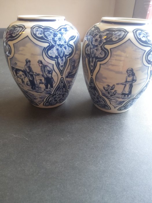Regina Kunstaardewerkfabriek - coppia di vasi (2) - Terracotta Oggetti decorativi Oggetti usato  