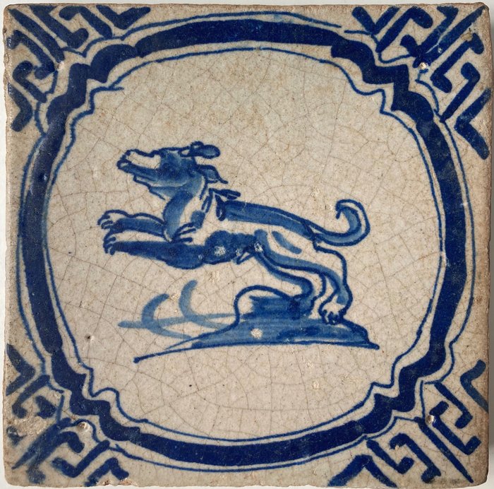 Piastrella blu di Delft antica raffigurante un cane che salta e genitali visibili - Terracotta usato  