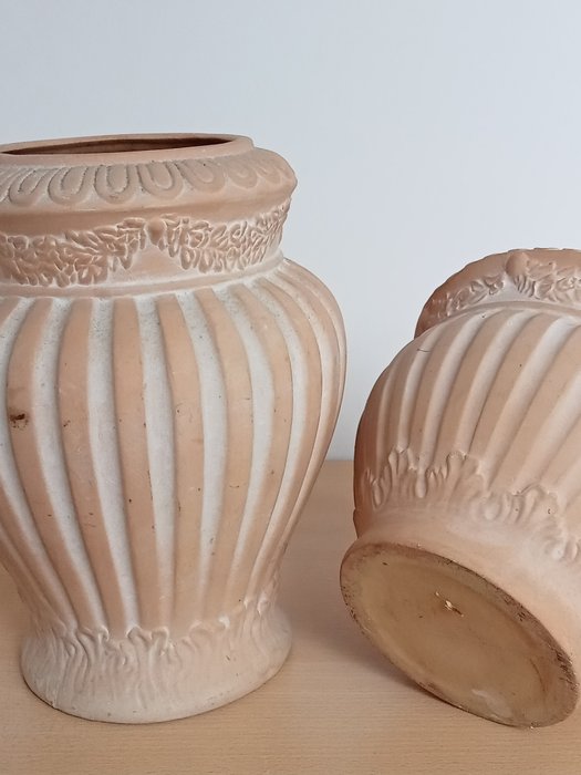 Vaso per piante fatto a mano in Italia, vaso di fiori. (2) - Terracotta Oggetti decorativi usato  