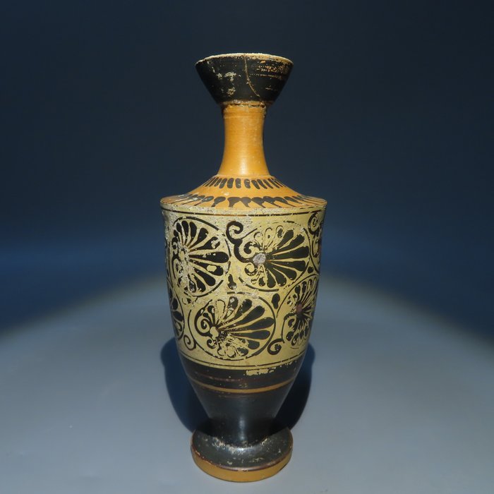 Ancient greek pottery usato  