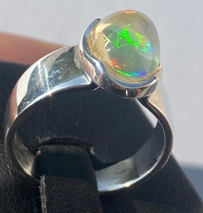 Beautiful welo opal for sale  