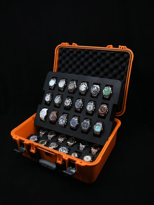 Indestructible watch suitcase usato  