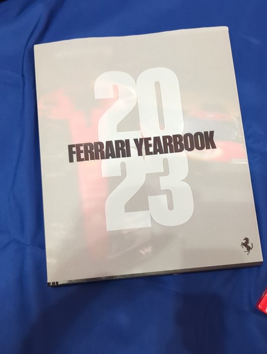 Ferrari 2023 yearbook usato  