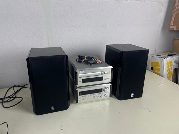 Yamaha - RX-E100 Receiver - CDX-E100 CD Player - NX-E100 Speaker Set - Modelli vari - usato  