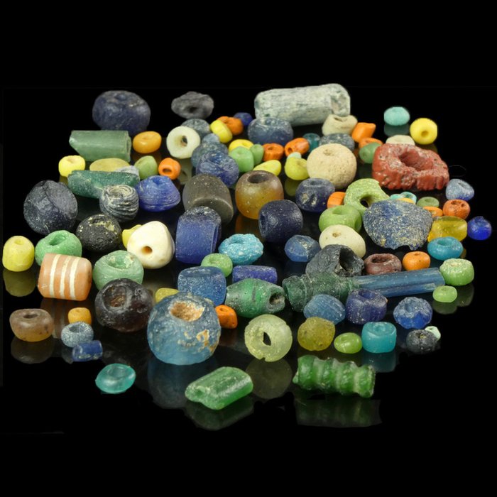 Roma antica Vetro Collezione di ± 100 perle di vetro e pietra multicolore Archeologia usato  