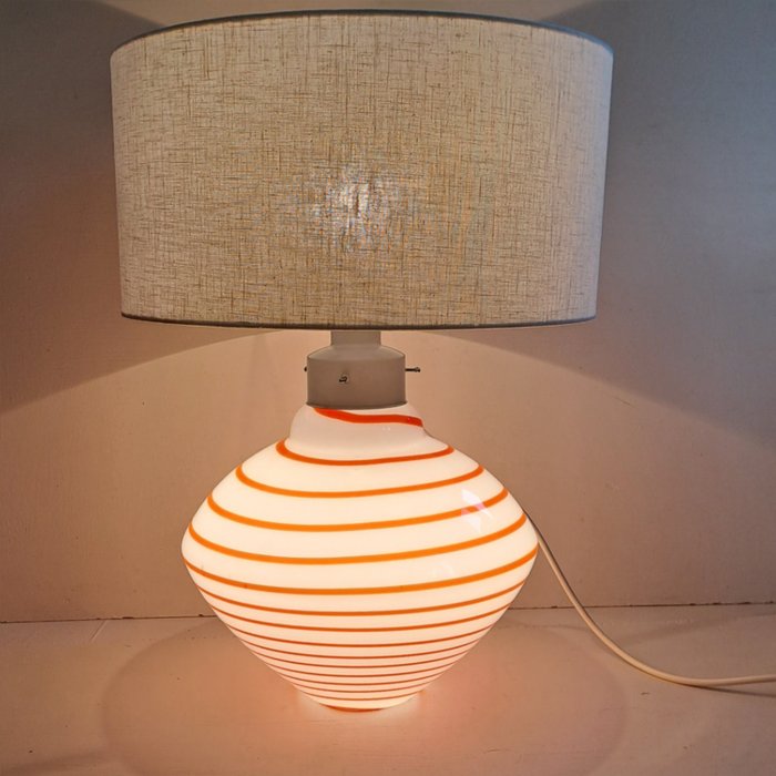Lampada lampada tavolo usato  