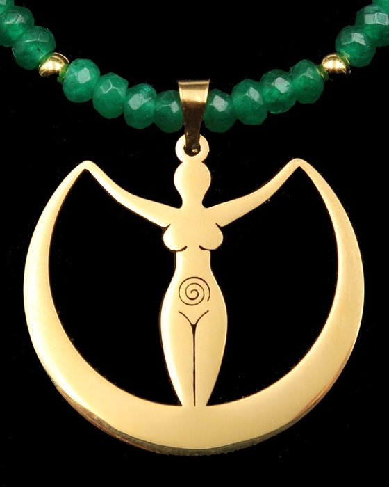 Emerald wicca necklace usato  