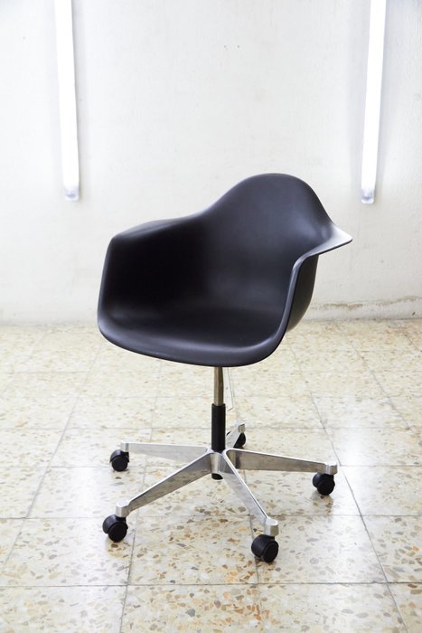 Vitra charles ray d'occasion  