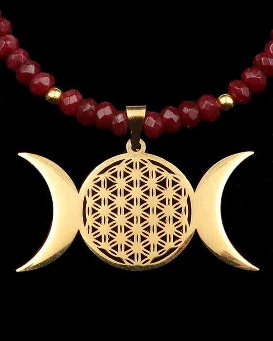 Ruby wicca necklace usato  