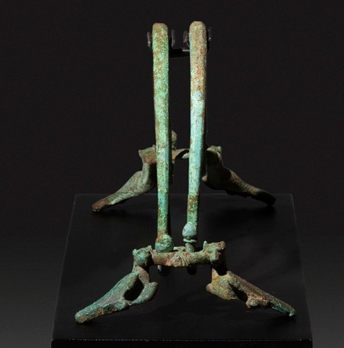 Etruscan bronze handles d'occasion  