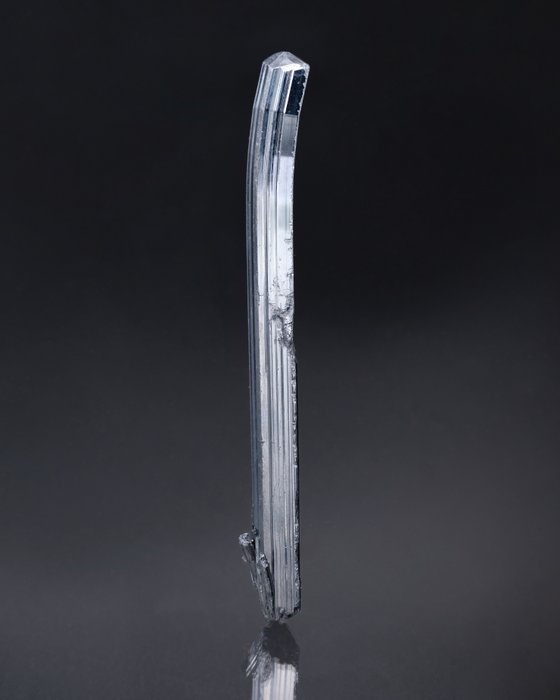 Sculptural single crystal usato  