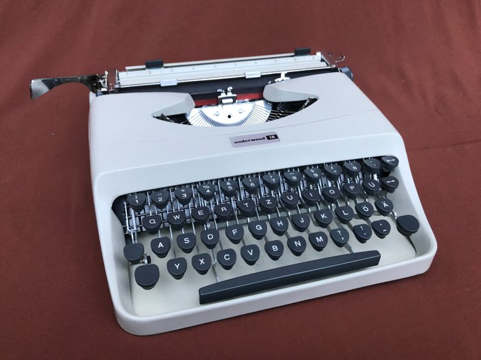 Underwood typewriter with d'occasion  