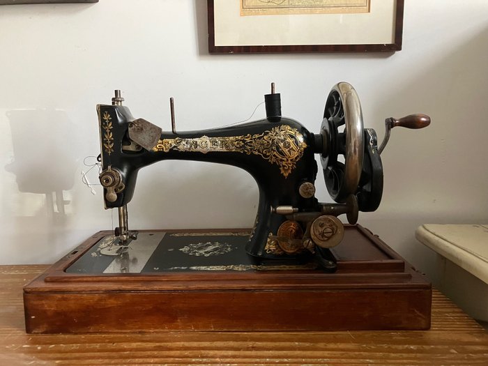 Singer sewing machine for sale  