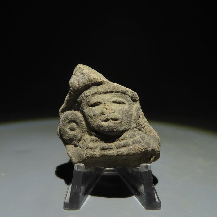 Mayan terracotta head. usato  