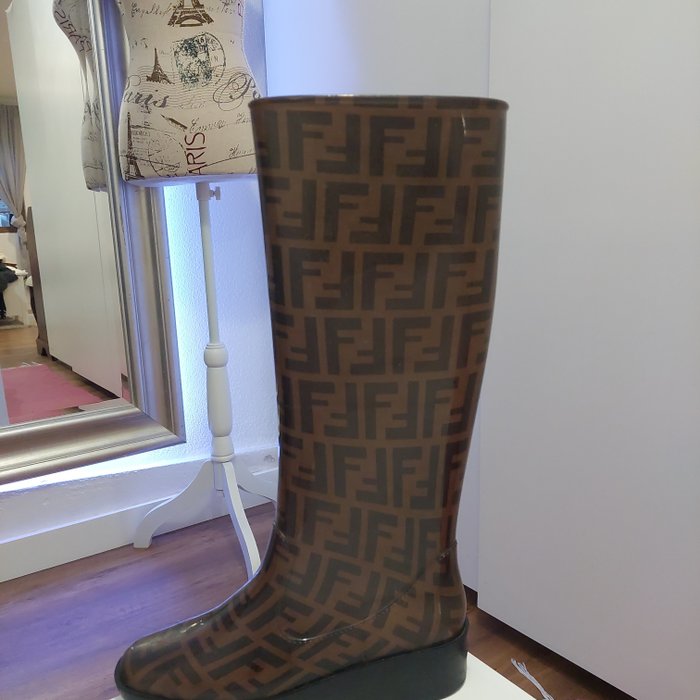 Fendi wellies size for sale  