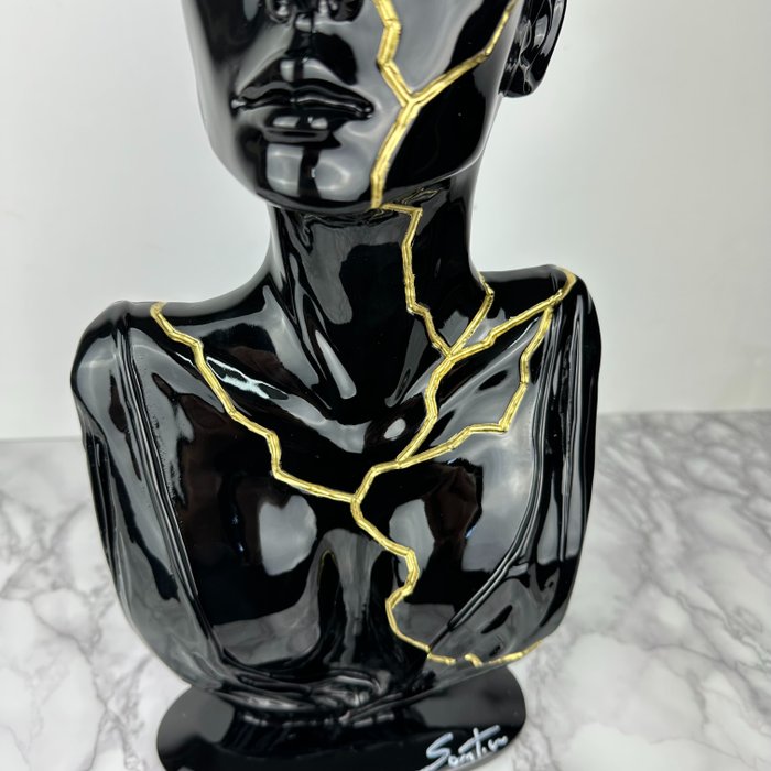 Santicri bust tired for sale  