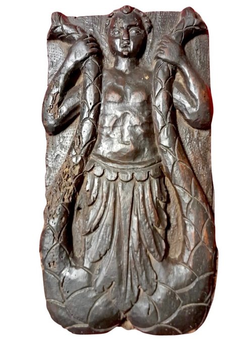 Relief figura mitologica usato  