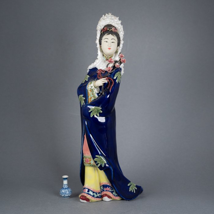 Figurine large standing for sale  