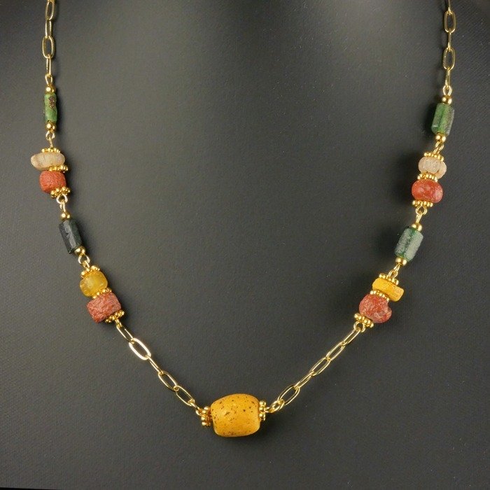 Ancient roman necklace d'occasion  