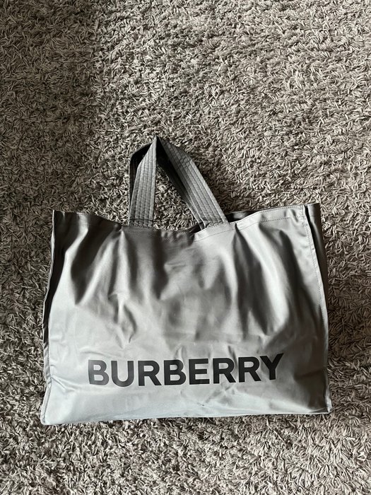 Burberry shoulder bag usato  