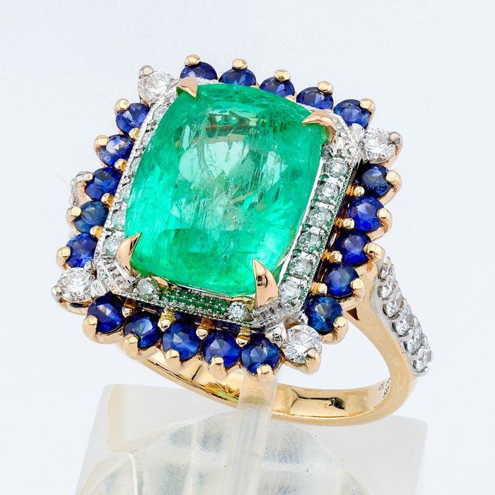 Gia emerald 5.96 for sale  