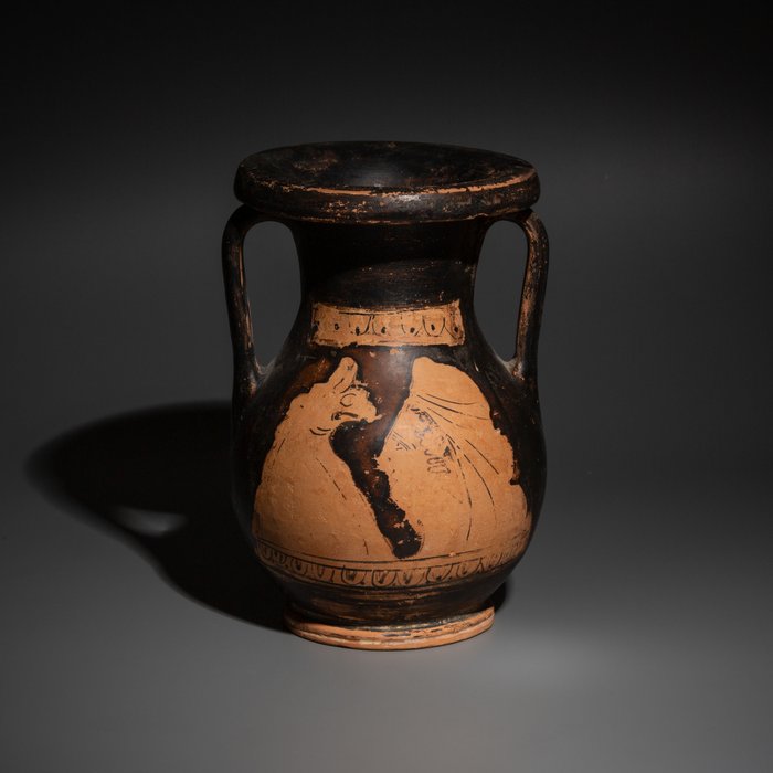 Ancient greek ceramic usato  