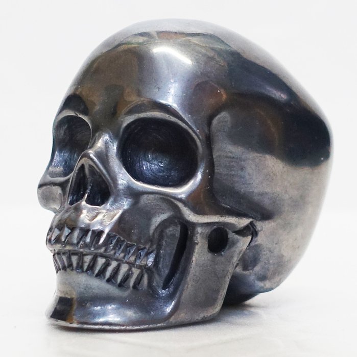 Carved skull tera usato  