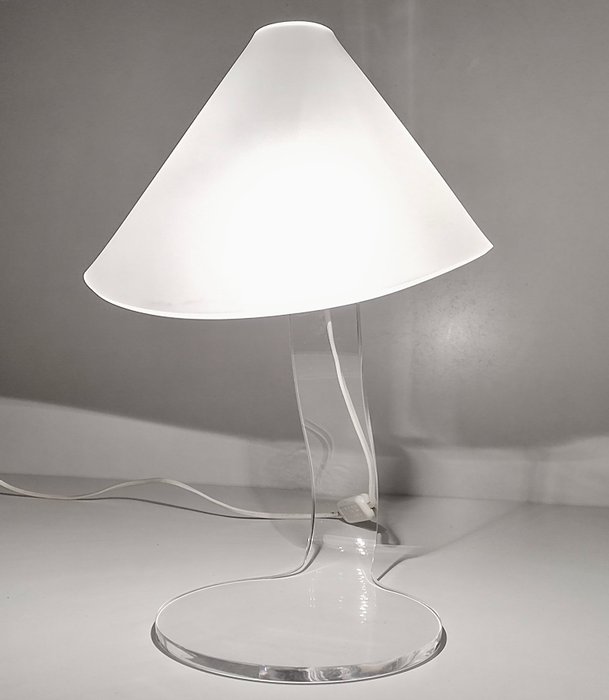 Table lamp postmodern d'occasion  
