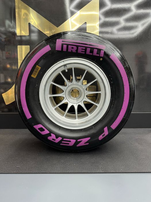 Tyre complete wheel for sale  