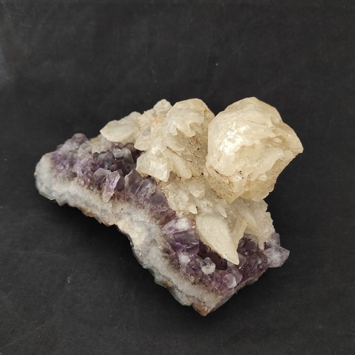Amethyst with calcite usato  