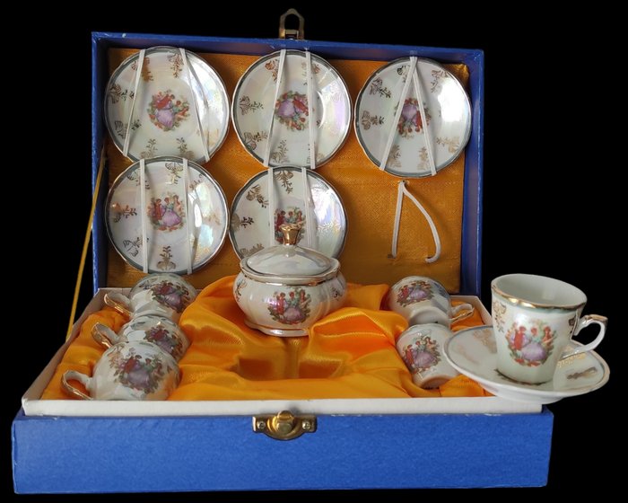 Royal porcelain dollhouse usato  