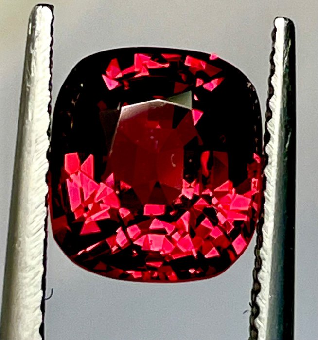 Red spinel 2.89 for sale  