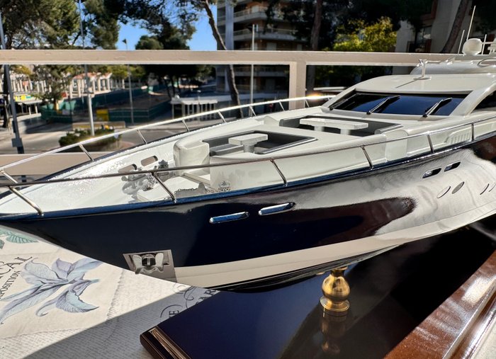 Quantum yatch luxe for sale  