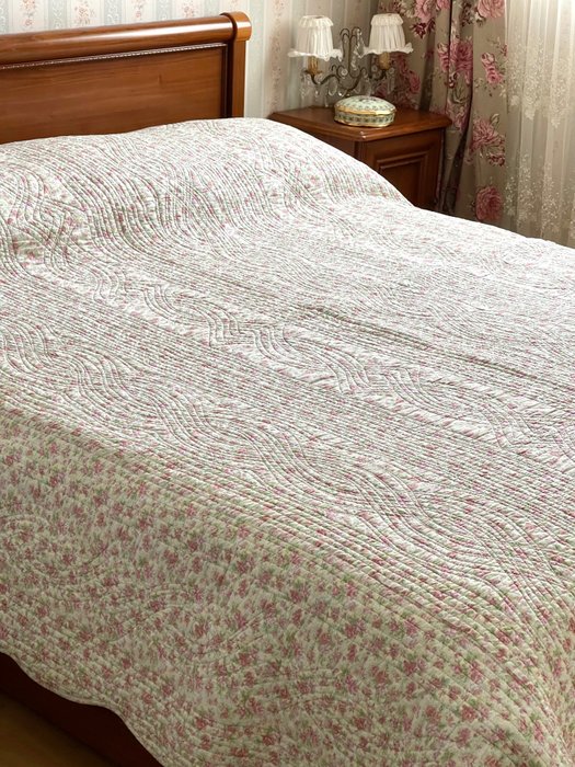 Bed cover. bedspread d'occasion  