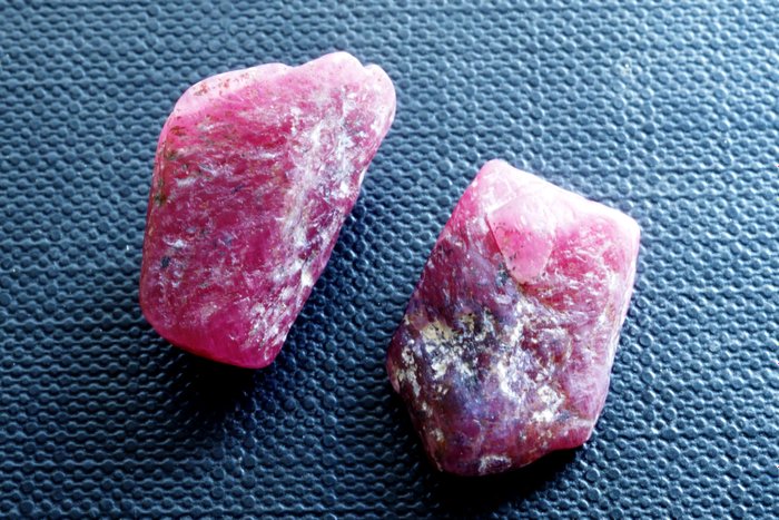 Ruby carat raw for sale  
