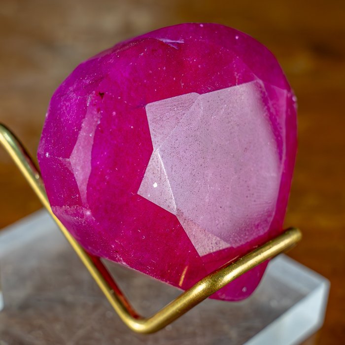 Large red ruby for sale  