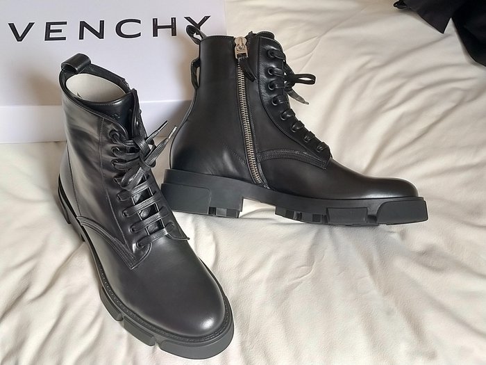 Givenchy lace boots d'occasion  
