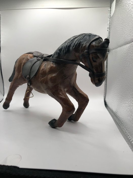 Figurine cheval cuir d'occasion  