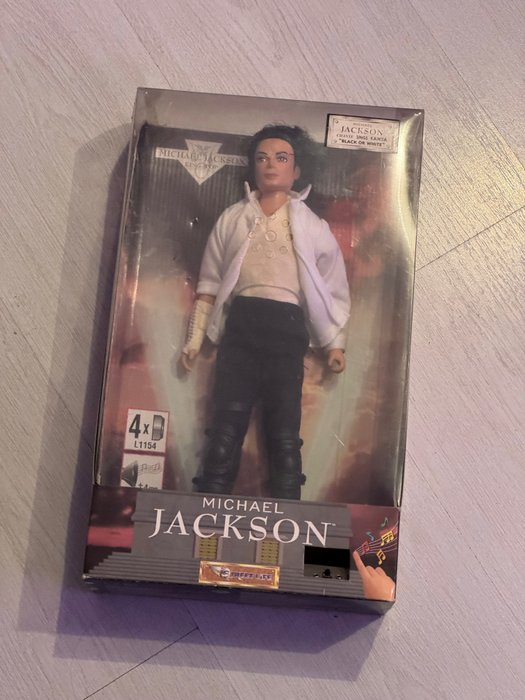Michael jackson figurine usato  