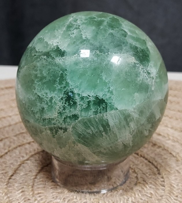Green fluorite sphere usato  