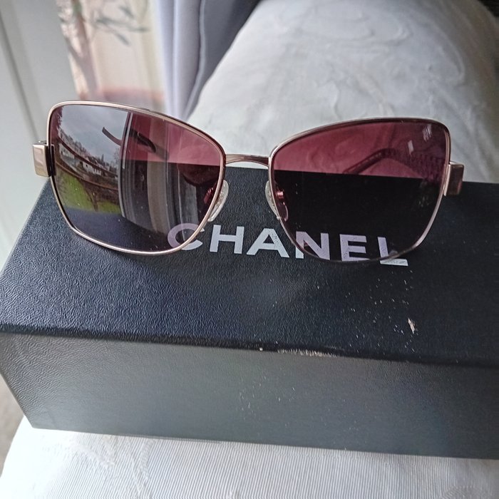 Chanel sunglasses d'occasion  