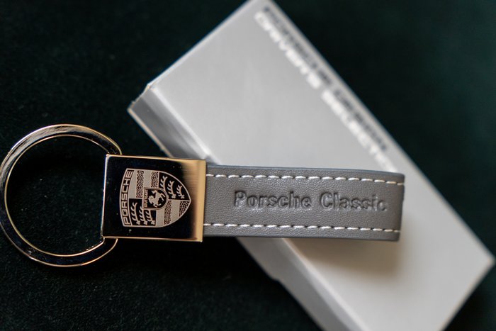 Porsche classic keychain usato  